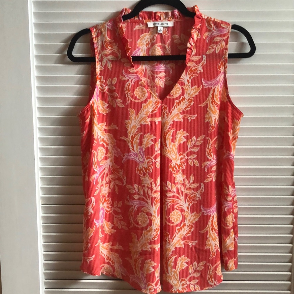 Ruffle collar sleeveless blouse